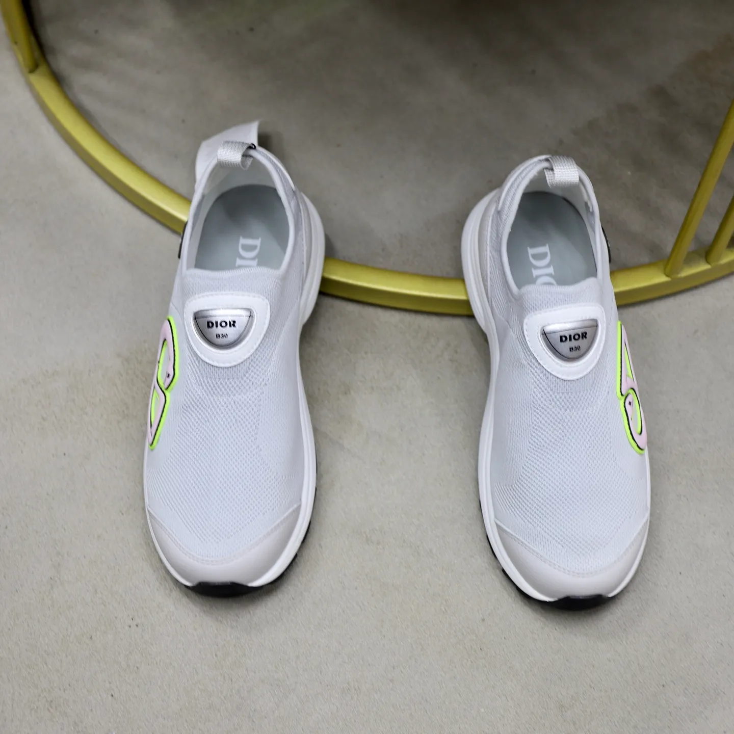 Ex-factory price: 520💰Dior B30’s latest hot model is shipped, the original version is made 1:1 ▪️ Fabric: Original customized fly woven ▪️ Lining: Imported breathable mesh ▪️ Sole: Original molded non-slip outsole ▪️ Size: 38-45 (45 is custom-made and cannot be returned)